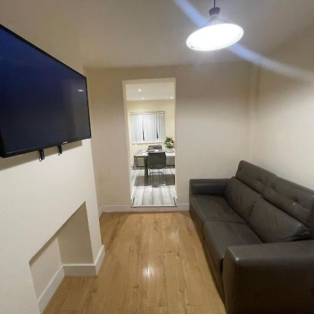 Big 3 Bedroom London House With 2 Bathroom Plumstead  Exteriör bild