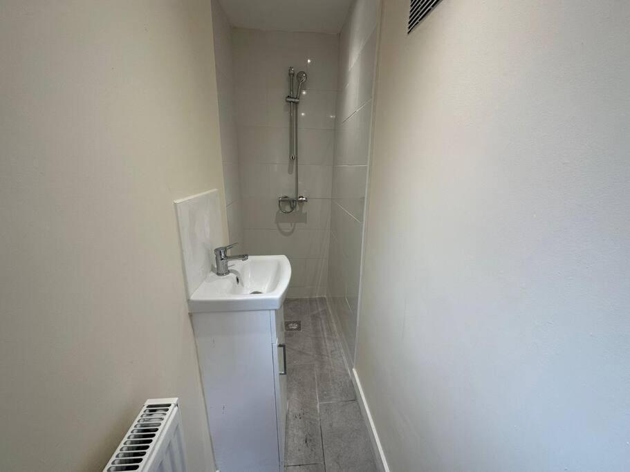 Big 3 Bedroom London House With 2 Bathroom Plumstead  Exteriör bild