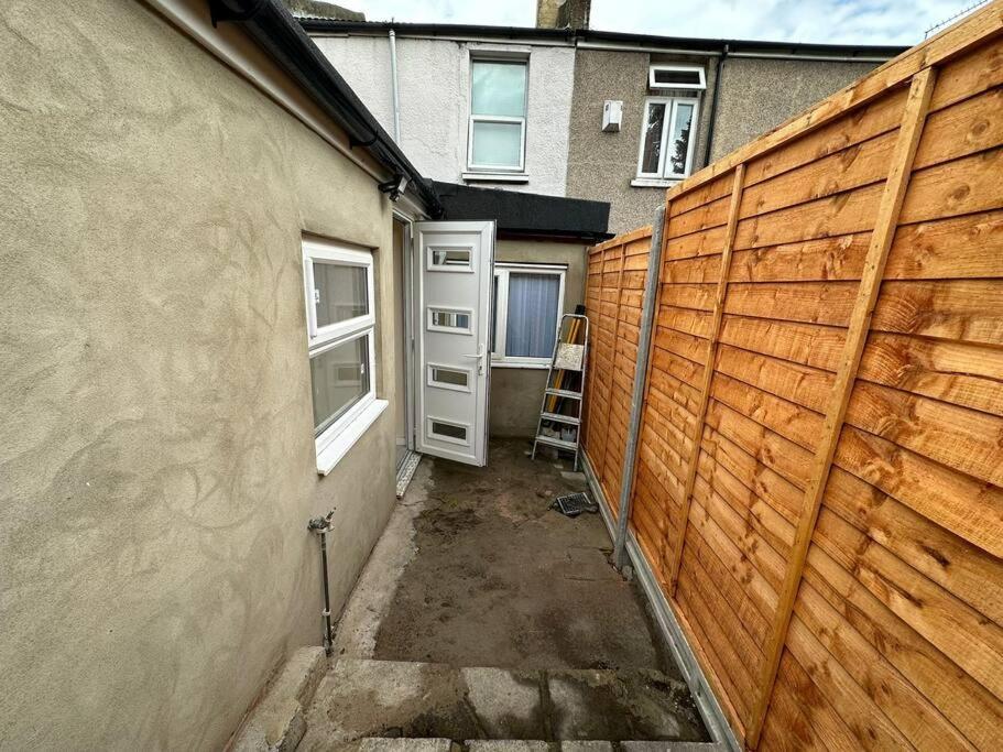 Big 3 Bedroom London House With 2 Bathroom Plumstead  Exteriör bild