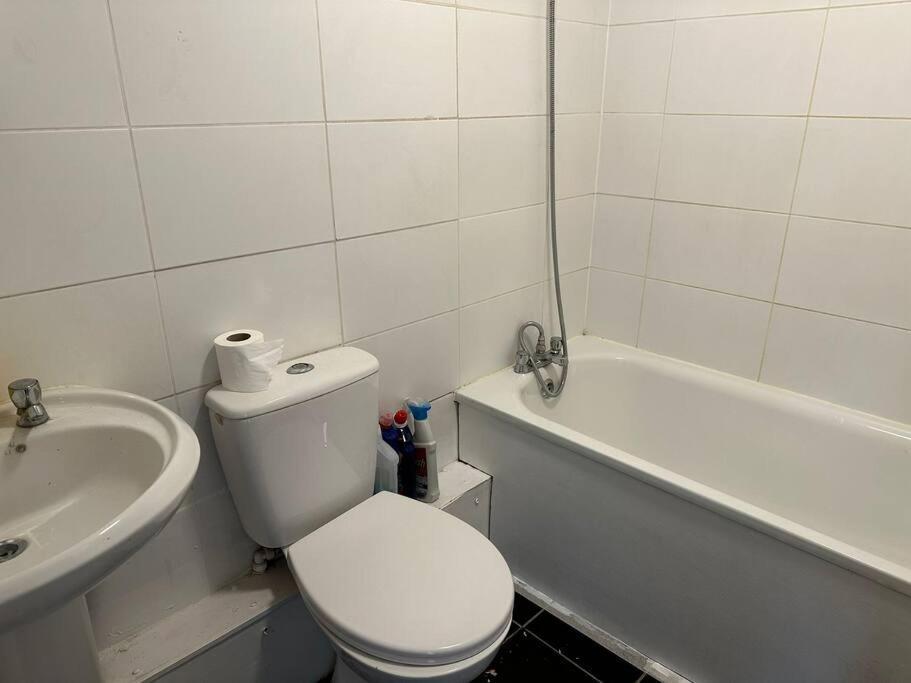 Big 3 Bedroom London House With 2 Bathroom Plumstead  Exteriör bild