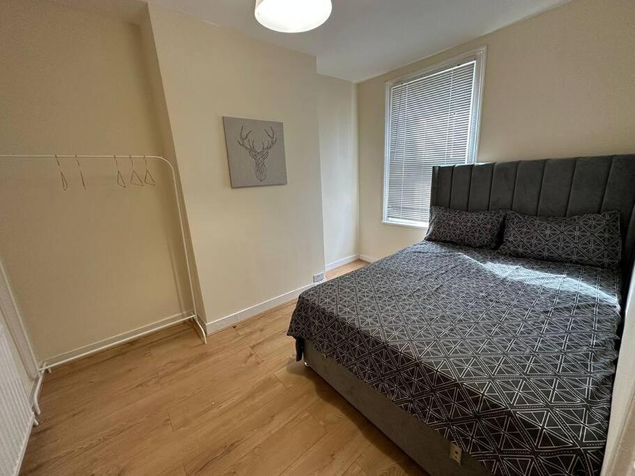 Big 3 Bedroom London House With 2 Bathroom Plumstead  Exteriör bild