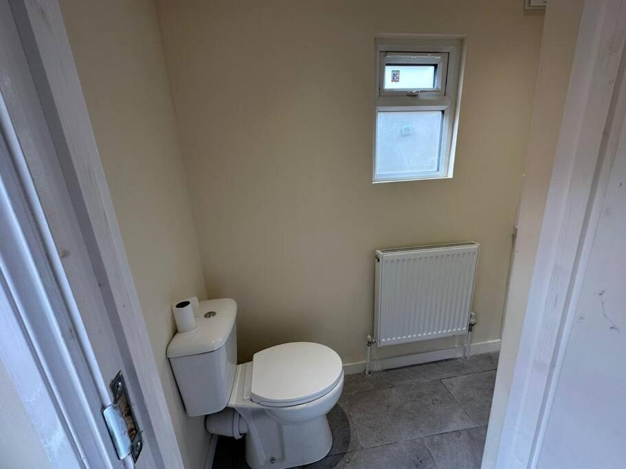 Big 3 Bedroom London House With 2 Bathroom Plumstead  Exteriör bild