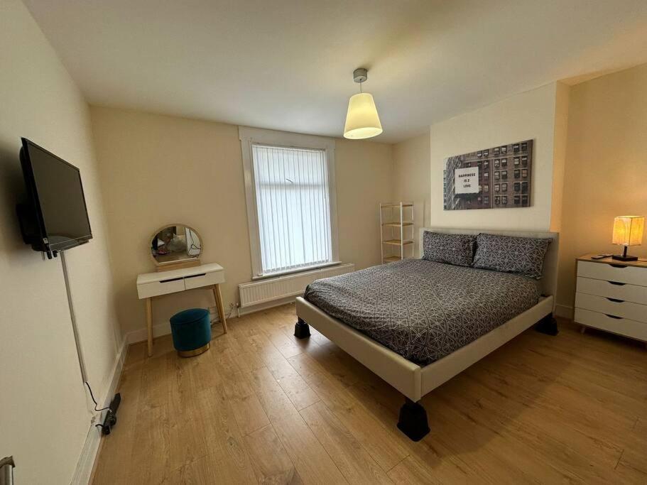 Big 3 Bedroom London House With 2 Bathroom Plumstead  Exteriör bild