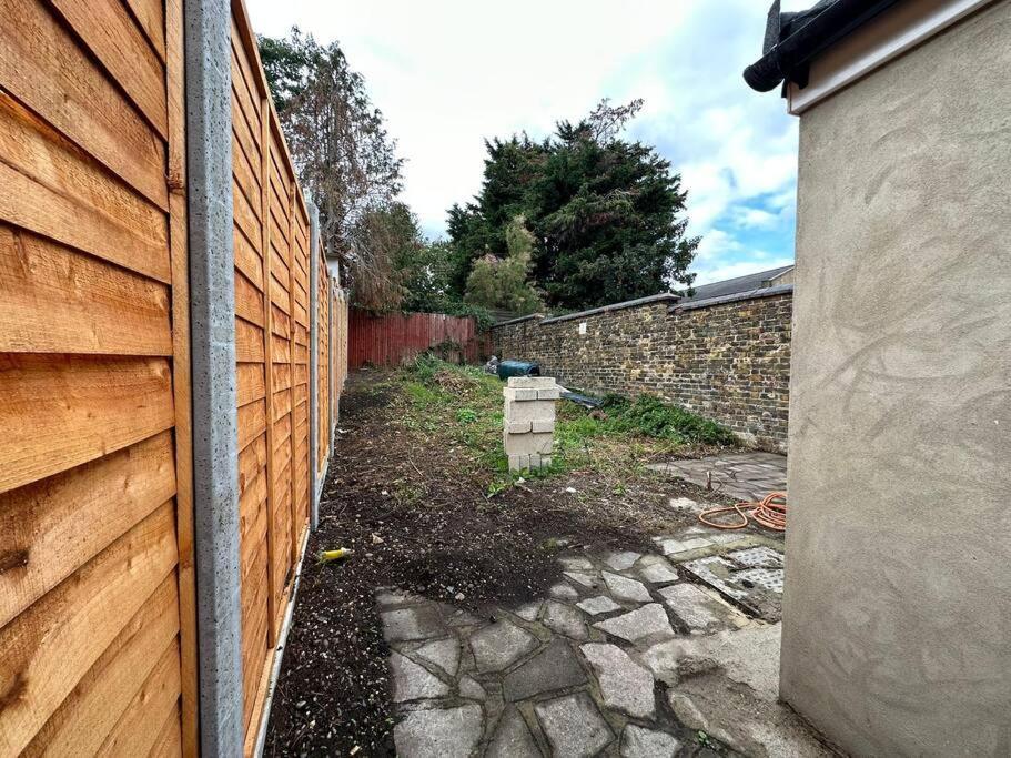 Big 3 Bedroom London House With 2 Bathroom Plumstead  Exteriör bild