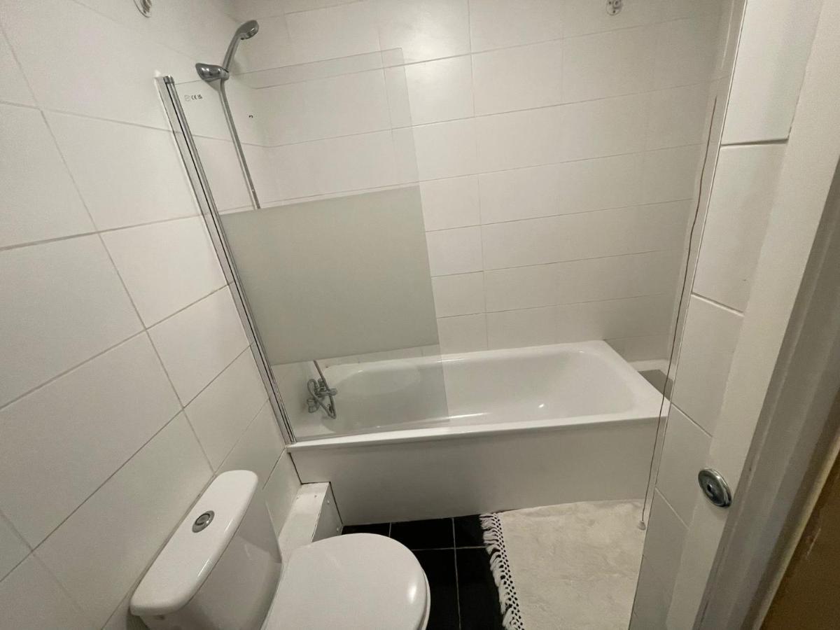 Big 3 Bedroom London House With 2 Bathroom Plumstead  Exteriör bild