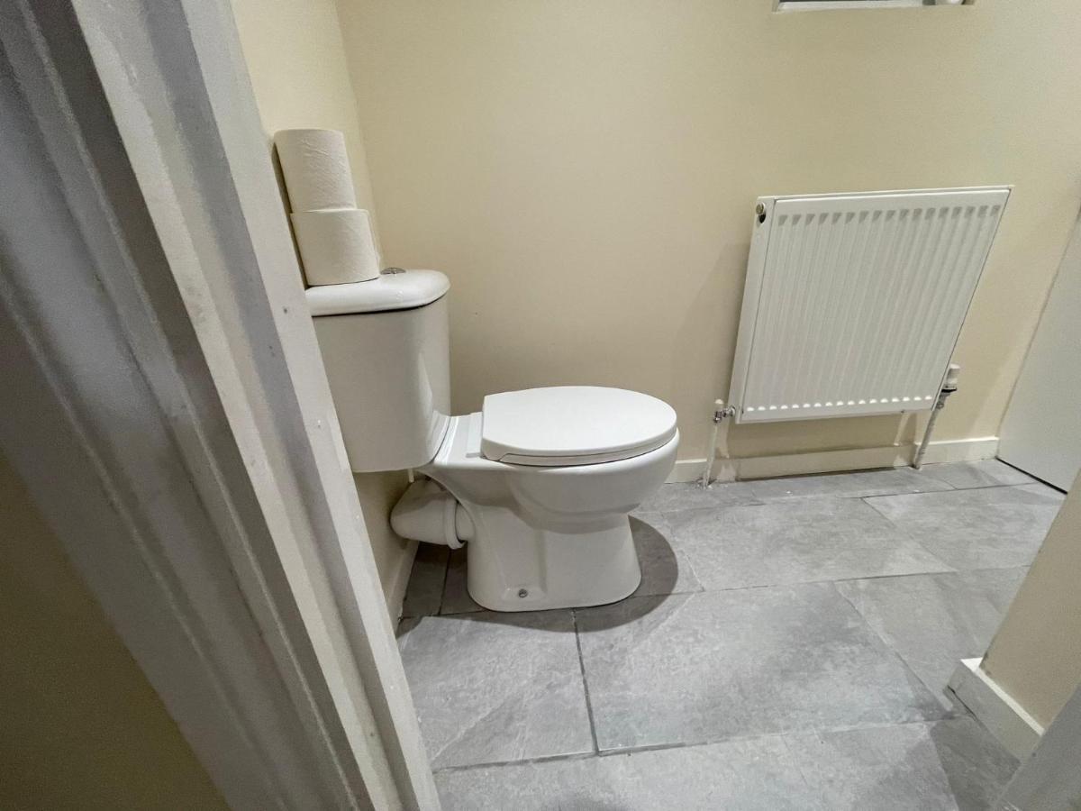 Big 3 Bedroom London House With 2 Bathroom Plumstead  Exteriör bild