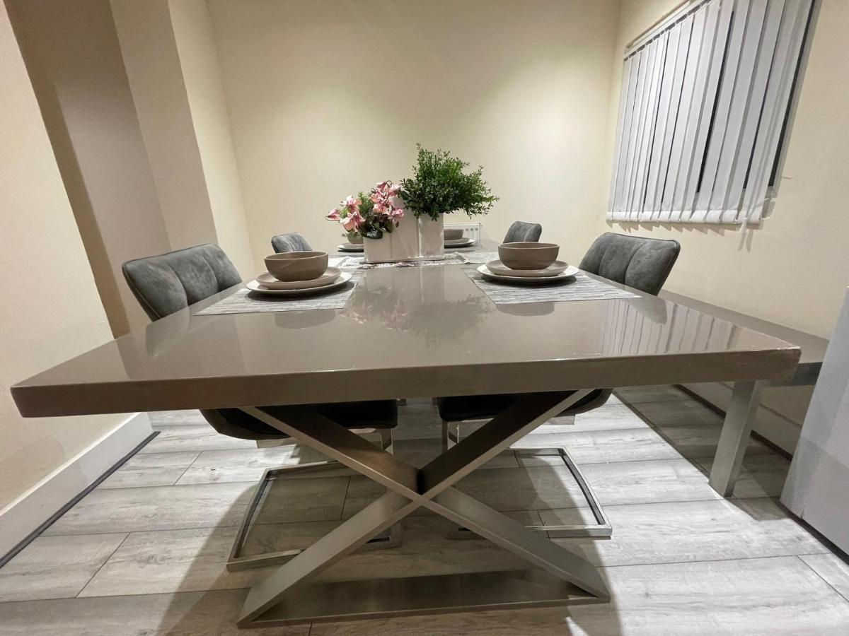 Big 3 Bedroom London House With 2 Bathroom Plumstead  Exteriör bild