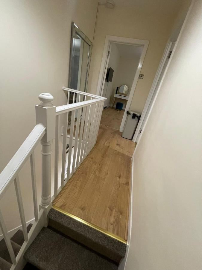 Big 3 Bedroom London House With 2 Bathroom Plumstead  Exteriör bild