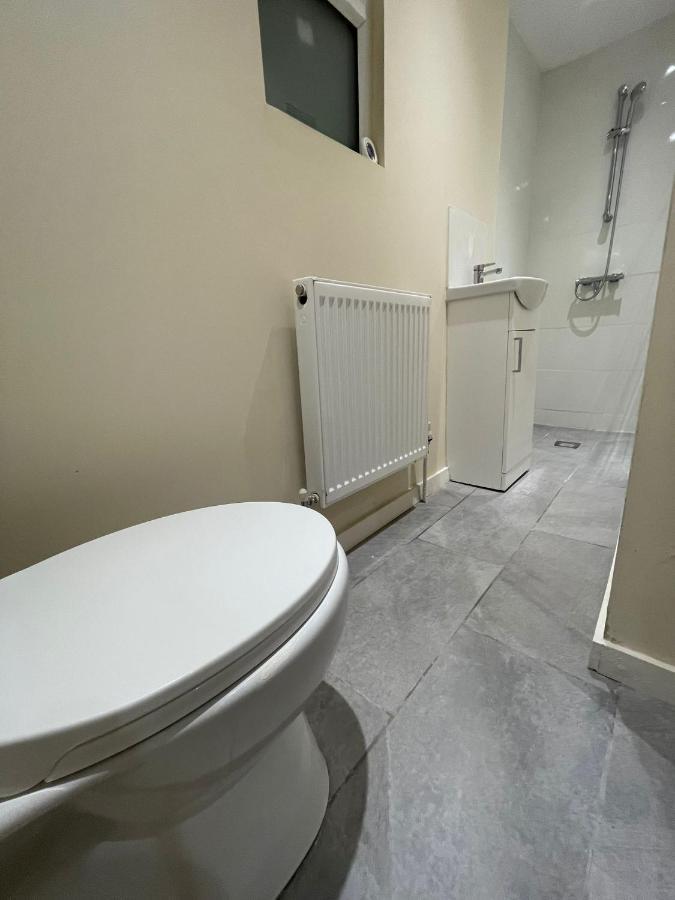 Big 3 Bedroom London House With 2 Bathroom Plumstead  Exteriör bild