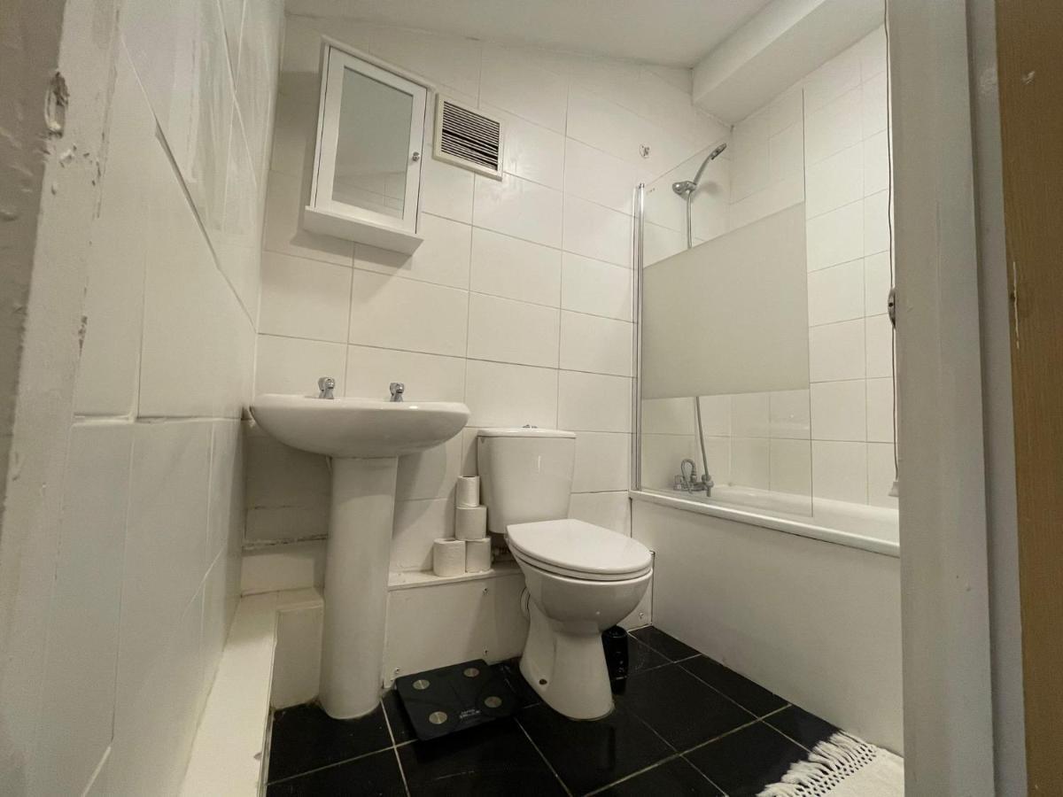 Big 3 Bedroom London House With 2 Bathroom Plumstead  Exteriör bild