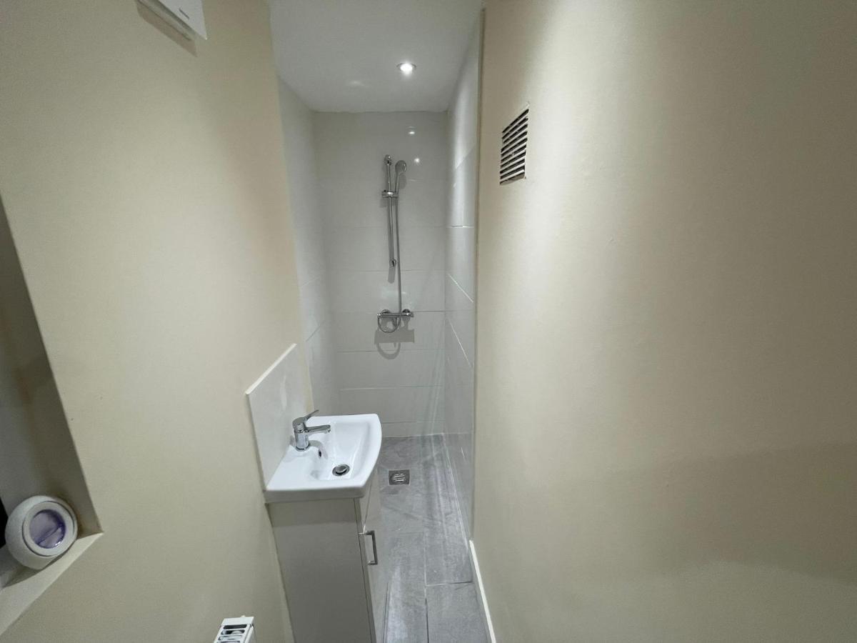 Big 3 Bedroom London House With 2 Bathroom Plumstead  Exteriör bild