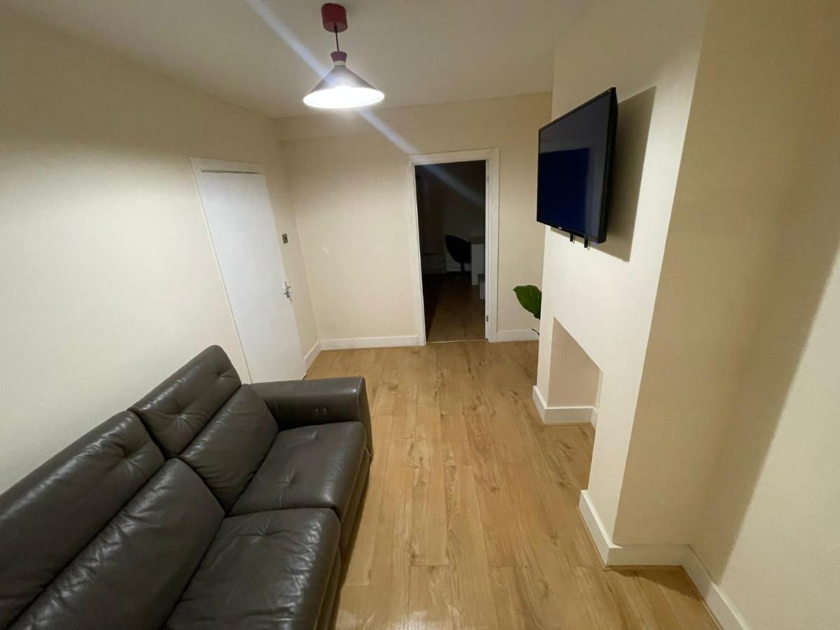 Big 3 Bedroom London House With 2 Bathroom Plumstead  Exteriör bild