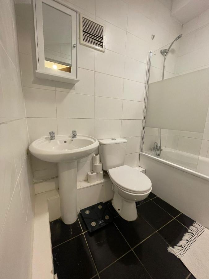 Big 3 Bedroom London House With 2 Bathroom Plumstead  Exteriör bild